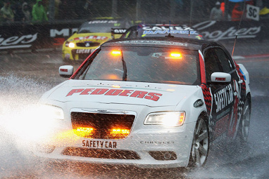The cars kicking up spray even behind the safety car. (Getty)