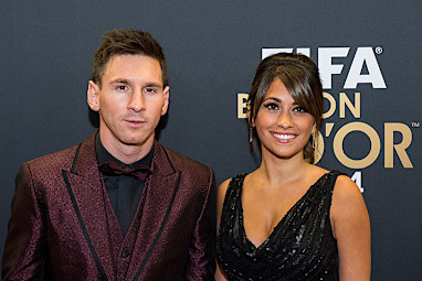<b>Portuguese and Real Madrid great Cristiano Ronaldo has won his third FIFA Player of the Year award, the Ballon d'Or, at a FIFA ceremony in Zurich, Switzerland.</b><br/><br/>The 29-year-old - who led his club to a 10th Champions League trophy - beat great rival Lionel Messi and Germany's goalkeeper Manuel Neuer.<br/><br/>Ronaldo's club teammate James Rodriguez won the goal of the year award and Germany World Cup winner Joachim Loew was declared coach of the year.