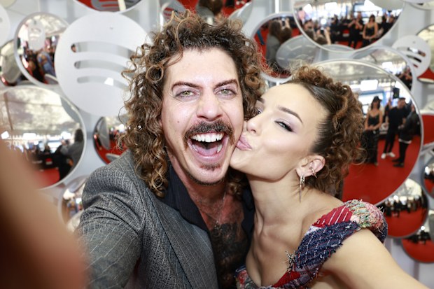 Adam Hyde (Keli Holiday) and Abbie Chatfield attends the 2025 ARIA Awards at Hordern Pavilion at Hordern Pavilion on November 19, 2025 in Sydney, Australia