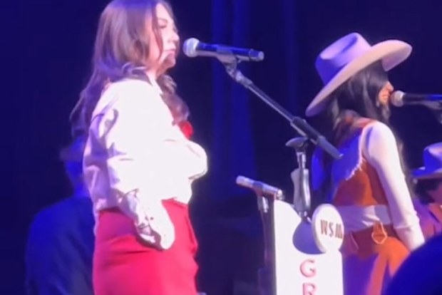 Elle King slammed over intoxicated birthday performance for Dolly Parton