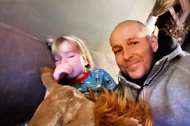 jonnie irwin selfie next to his sleeping child