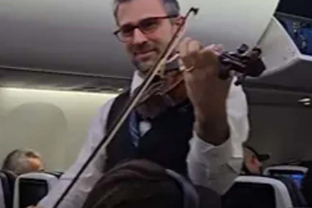 The short clip was posted on Reddit under the headline: Fiddler and the friendly skies.