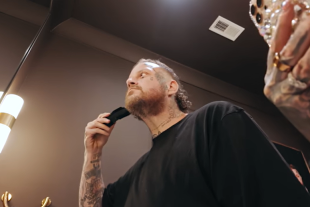 Jelly Roll shaves his beard