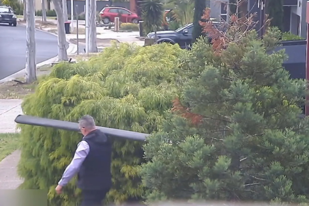CCTV footage of Lynn removing the awning from his car.