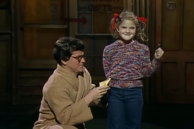 Tim Kazurinsky, Drew Barrymore during the SNL monologue on November 20, 1982.