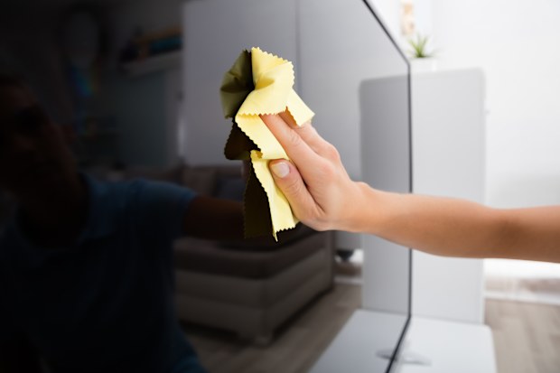 Cleaning TV screen hack