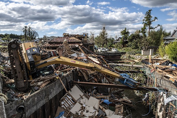 ***BESTPIX*** CHIBA, JAPAN - OCTOBER 13: A digger lies across an embankment after being blown over by a tornado shortly before the arrival of Typhoon Hagibis, on October 13, 2019 in Chiba, Japan. At least five people are reported dead and many others are missing after Typhoon Hagibis, one of the most powerful storms in decades, swept across Japan. (Photo by Carl Court/Getty Images)