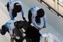 Cameron Scott (ön planda) ve takımı.