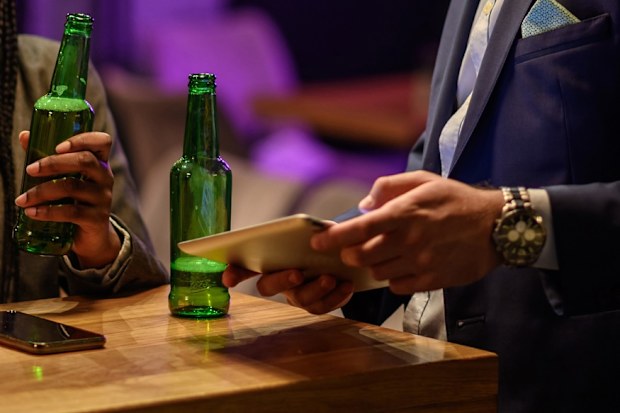 friends ordering drinks