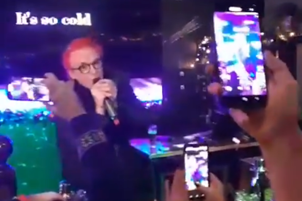 Fran Healy surprised Glasgow pub-goers with a spontaneous performance