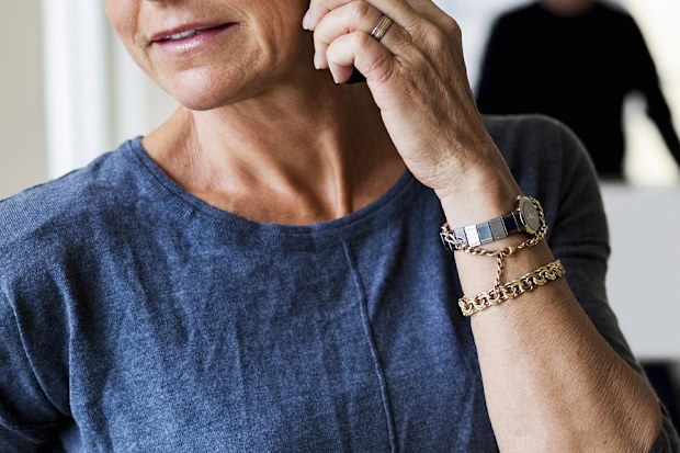 Her mother-in-law phoned her son to tell him how she felt.