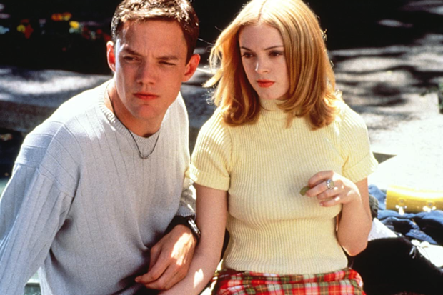 Matthew Lillard and Rose McGowan in the 1996 film Scream.