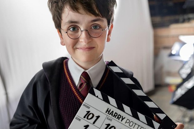 Dominic McLaughlin as Harry Potter.