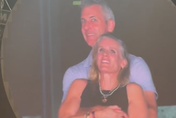 Coldplay Boston concert kiss cam