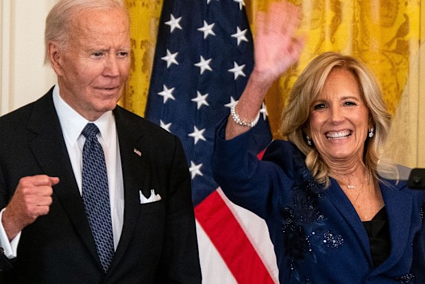 donald trump inauguration note jill biden sent to melania trump