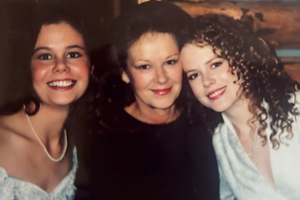 Antonia Kidman and Nicole Kidman with their mother, Janelle Kidman