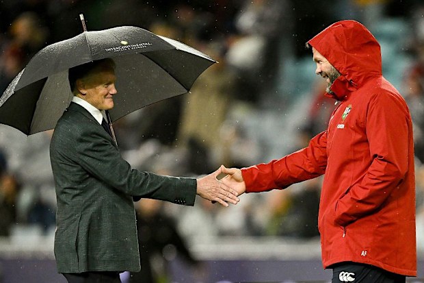 Avustralya koçu Joe Schmidt ve Lions koçu Andy Farrell.