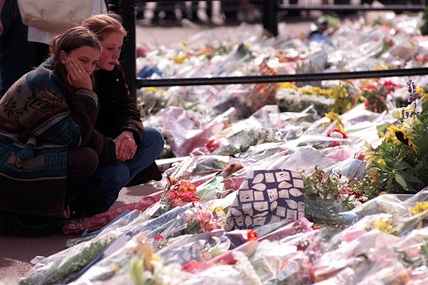 Princess Diana mourners Buckingham Palace