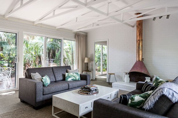 Guests at Pinetrees Lodge enjoy access to an onsite restaurant, lounge, bar, day spa, tennis court, lush gardens and a waterfront deck