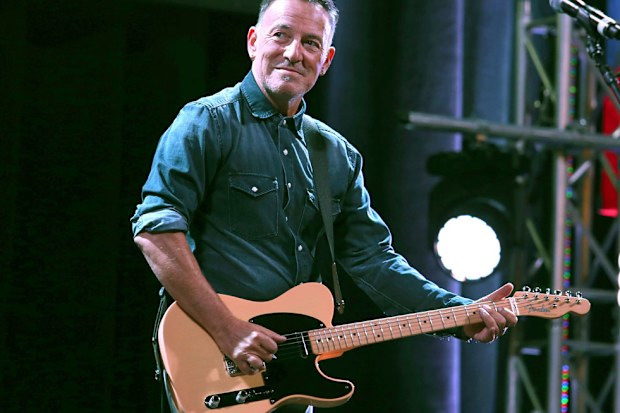 Bruce Springsteen performs at Stand Up For Heroes in New York (Photo: Nov. 1, 2016)