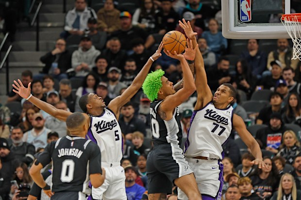 Jeremy Sochan #10 of the San Antonio Spurs.
