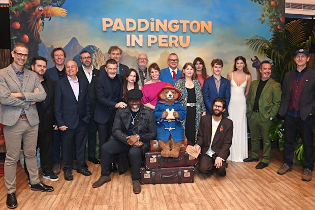  Pablo Grillo, James Lamont, Jon Foster, Mark Burton, Rob Silva, Antonio Banderas, Dougal Wilson, Madeleine Harris, Robbie Gee, Jim Broadbent, Olivia Colman, Paddington Bear, Hugh Bonneville, Rosie Alison, Emily Mortimer, Ben Whishaw, Samuel Joslin, Carla Tous, Carlos Carlín and Tim Wellspring