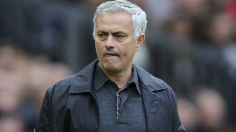 "Manchester United lebih besar dari siapa pun dan saya harus mempertahankan itu": Jose Mourinho.
