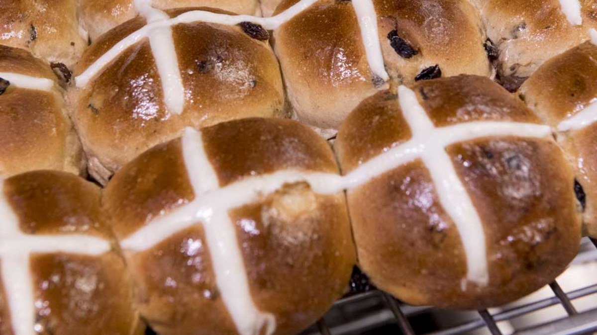 This is what the cross on a hot cross bun is made of | Nine.com.au