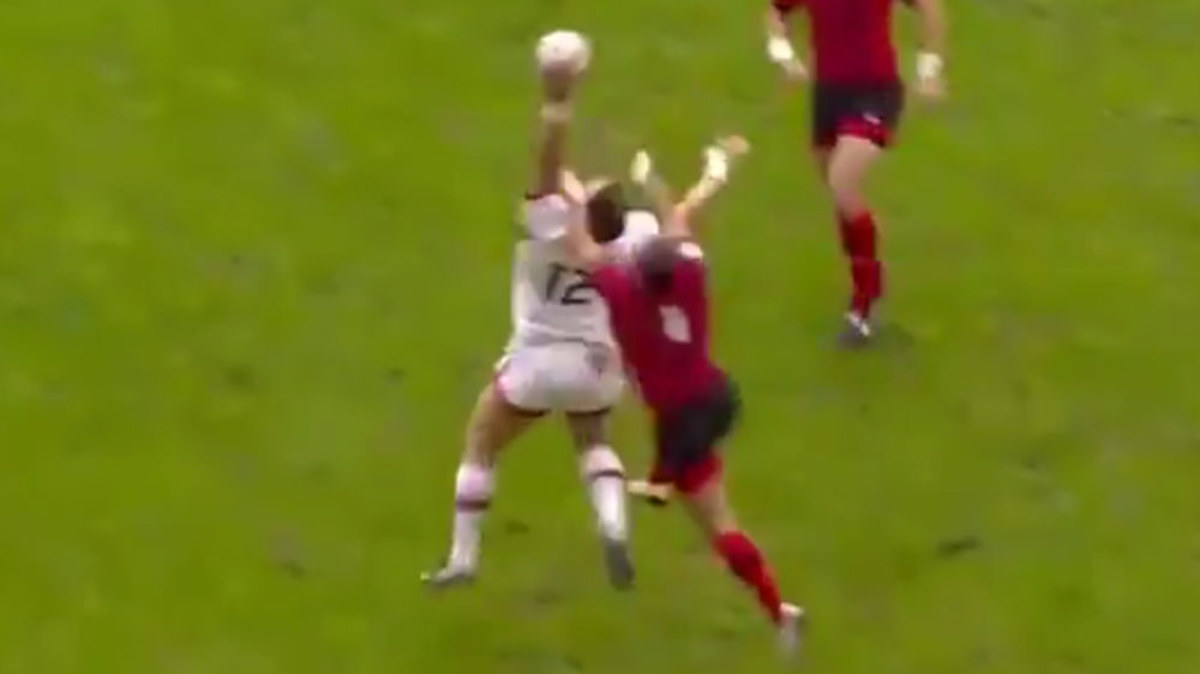 Rugby player pulls off miraculous one-handed catch | Nine.com.au