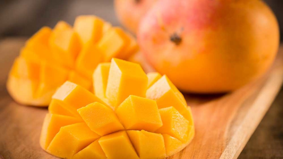 Mango King crowned during Brisbane charity auction | Nine.com.au