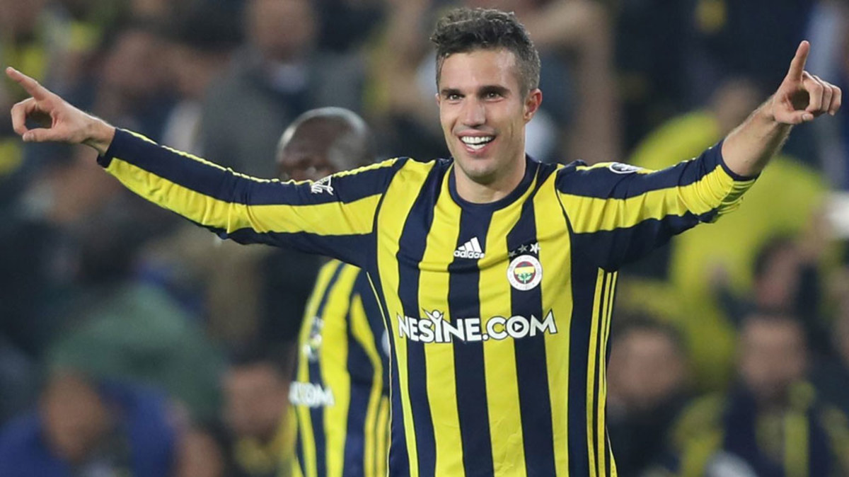 Robin van Persie digs deep into football's bag of 'dark arts' | Nine.com.au