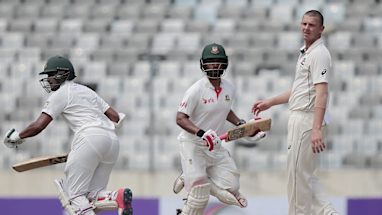 <strong>Josh Hazlewood (3/10)</strong>