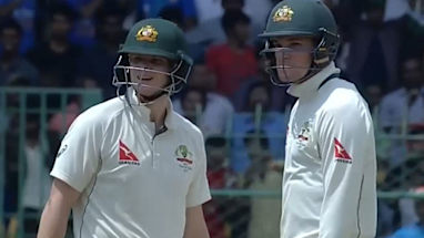 <strong>Steve Smith suffers a 'brain fade'</strong>