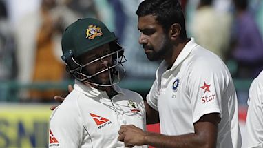 <strong>Matthew Wade takes on the whole Indian team</strong>