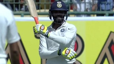 <strong>Ravindra Jadeja brandishes bat at the Aussies like a samurai </strong>