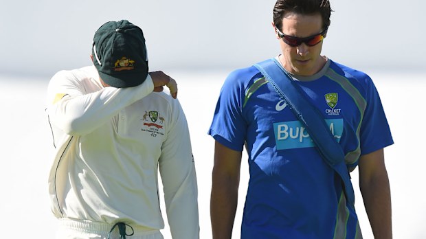 Usman Khawaja leaves the field in Perth. (AAP)