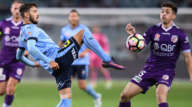 Sydney FC maestro Milos Ninkovic in action against Perth. (AAP)