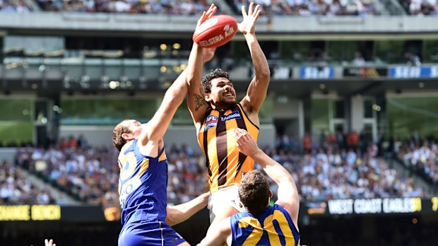 Cyril Rioli takes a mark in the 2015 Grand Final. (AAP)