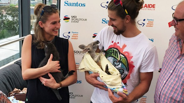 Peter Sagan and his wife Katarina get to meet some Australian wildlife in Adelaide. (AAP)