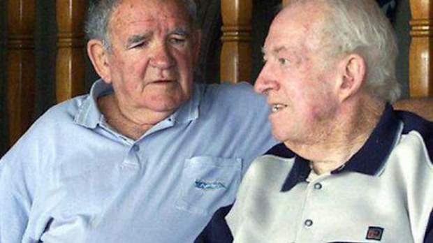 Ron Massey (right) and Jack Gibson reminisce. (Twitter @theparraeels)