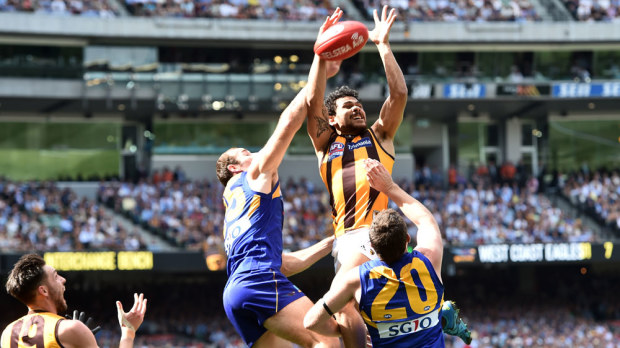 Hawthorn's Cyril Rioli takes a mark during the 2015 grand final. (AAP) 