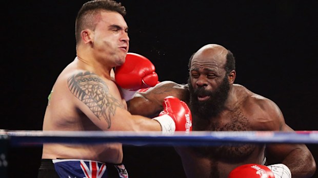 Kimbo Slice (left) boxing in Australia in 2013. (Getty)