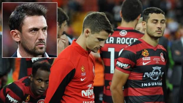 Wanderers players reflect after their grand final loss to the Roar in 2014 and (inset) Tony Popovic. (Getty) 