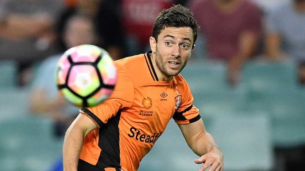 Tommy Oar is staying with the Brisbane Roar. (AAP)