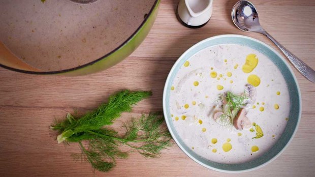 Creamy, dairy-free mushroom soup