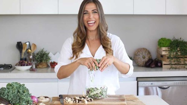 Nude Nutritionist Lyndi Cohen