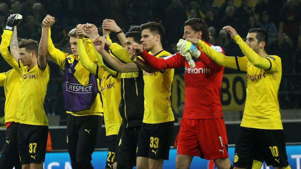 Borussia Dortmund players celebrate after the fulltime whistle. (AAP)