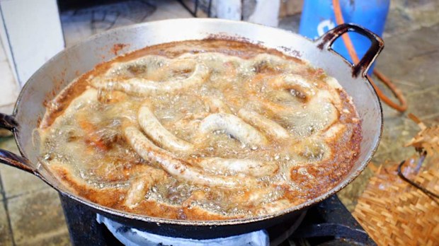 Frying sausage, Bali street food tour