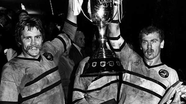 Greg Pierce (left) has died aged 66. (Cronulla Sharks)