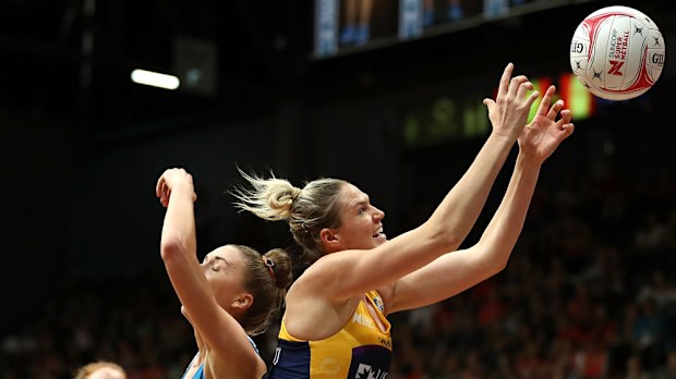 Sunshine Coast Lightning's Caitlin Bassett and NSW Swifts' Sarah Klau.